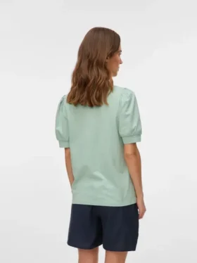 Camicia dalla vestibilità regolare con scollo rotondo e maniche a palloncino