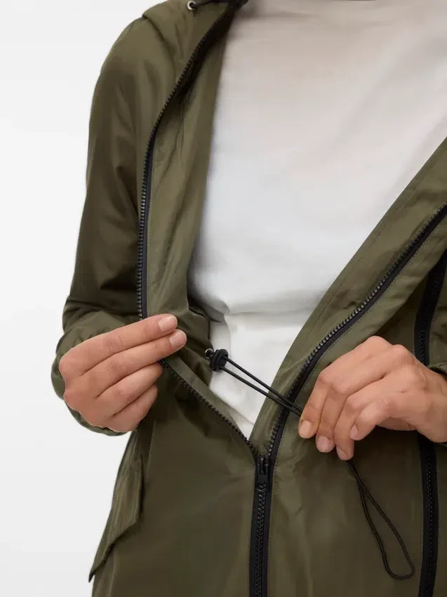 Cappotto con collo alto e polsini elasticizzati Cappotto con collo alto e polsini elasticizzati