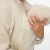 Giacca con collo alto, polsini elasticizzati, spalline regolabili e maniche voluminose