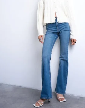 Jeans a vita alta e taglio svasato Tsjamie
