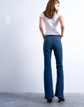 Jeans a vita alta e taglio svasato Tsjamie