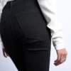 Jeans a vita alta e taglio svasato Tsjamie