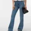 Jeans a vita alta e taglio svasato Vmtanna