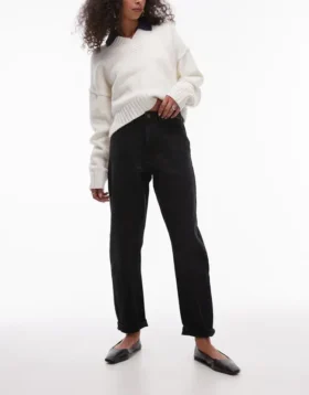 Jeans a vita alta e vestibilità “mom” di Topshop