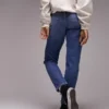 Jeans a vita alta e vestibilità “mom” di Topshop