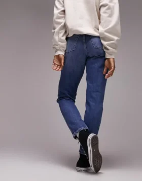 Jeans a vita alta e vestibilità “mom” di Topshop