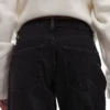 Jeans a vita alta e vestibilità “mom” di Topshop