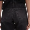 Jeans a vita alta e vestibilità “mom” di Topshop
