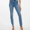 Jeans a vita alta e vestibilità slim VMSophia