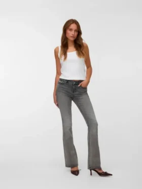 Jeans a vita bassa e taglio svasato Vmcamille