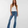 Jeans a vita bassa e taglio svasato Vmcamille
