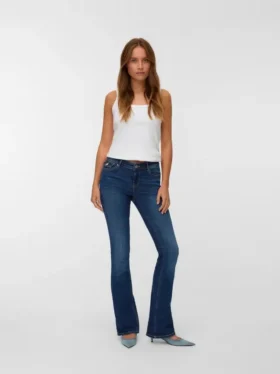 Jeans a vita bassa e taglio svasato Vmcamille