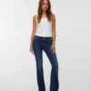 Jeans a vita bassa e taglio svasato Vmhelena
