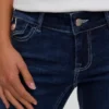 Jeans a vita bassa e taglio svasato Vmhelena