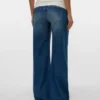 Jeans a vita media con gamba larga