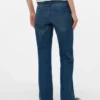 Jeans a vita media con taglio svasato e gamba a zampa