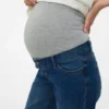 Jeans a vita media con taglio svasato e gamba a zampa