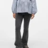 Jeans bootcut a vita media e vestibilità regolare