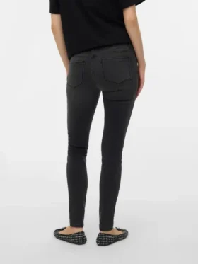 Jeans slim fit a vita media