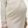 Maglia di maglieria dal taglio regolare con scollo rotondo e polsini a costine