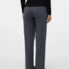 Pantaloni a vestibilità regolare e vita media