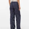 Pantaloni a vestibilità regolare e vita media