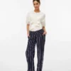 Pantaloni a vestibilità regolare e vita media