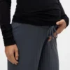 Pantaloni a vestibilità regolare e vita media