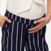 Pantaloni a vestibilità regolare e vita media