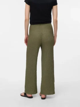 Pantaloni a vita alta con taglio svasato