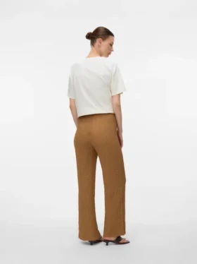 Pantaloni a vita alta con taglio svasato