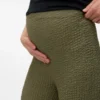 Pantaloni a vita alta con taglio svasato
