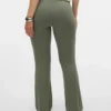 Pantaloni a vita alta e vestibilità regolare