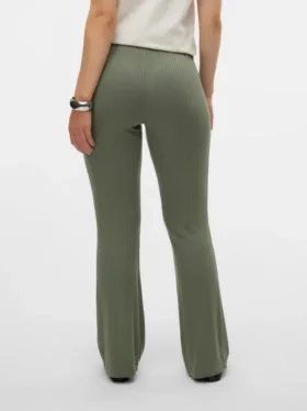 Pantaloni a vita alta e vestibilità regolare