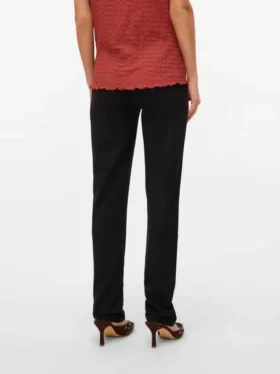 Pantaloni a vita alta e vestibilità regolare