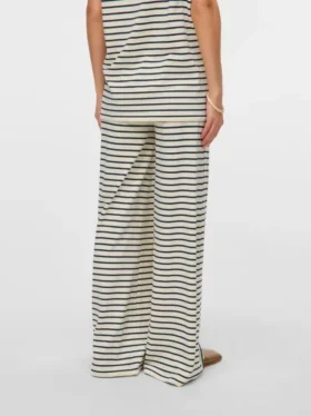 Pantaloni a vita alta e vestibilità regolare