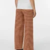Pantaloni a vita alta e vestibilità regolare