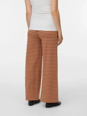 Pantaloni a vita alta e vestibilità regolare