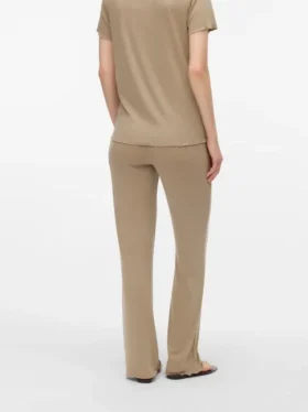 Pantaloni a vita alta e vestibilità regolare