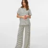 Pantaloni a vita alta e vestibilità regolare