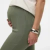 Pantaloni a vita alta e vestibilità regolare