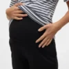 Pantaloni a vita alta e vestibilità regolare