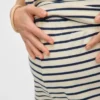 Pantaloni a vita alta e vestibilità regolare