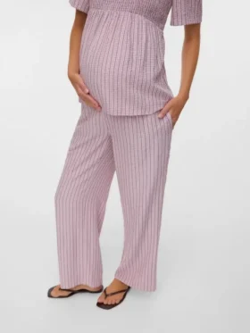 Pantaloni dal taglio “girlfriend”