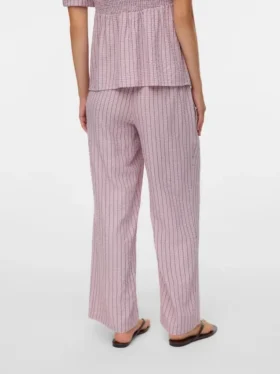 Pantaloni dal taglio “girlfriend”