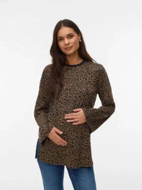 Top dal taglio ampio con scollo rotondo