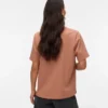 Top dal taglio regolare con scollo rotondo