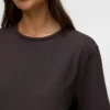 Top dal taglio regolare con scollo rotondo