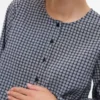 Top dal taglio regolare con scollo rotondo