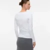 Top slim fit con scollo a U